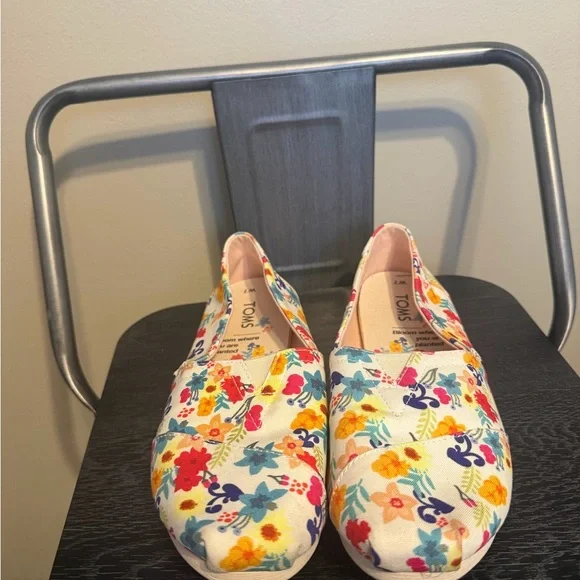 TOMS Floral Canvas Alpargata Slip-On Flats Women’s US 7 Spring Summer Shoes - Picture 3 of 14